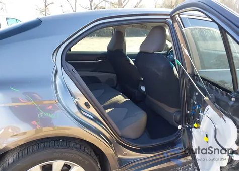 2018 Toyota Camry Le из США, поврежденный, VIN 4T1B11HK9JU144752